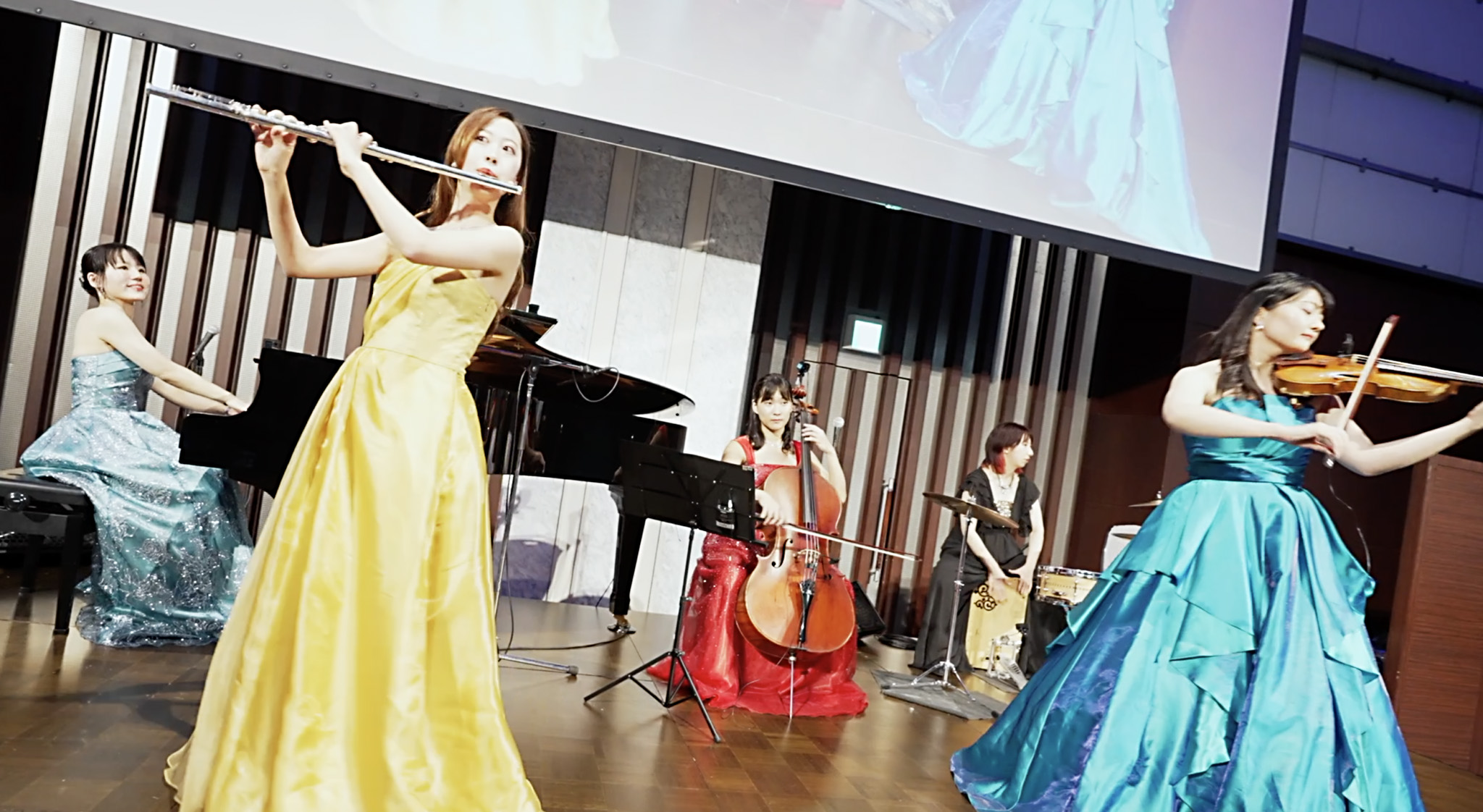 響芸によるフルート・バイオリン・ピアノ・チェロのコンサート演奏風景