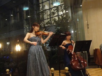 ヴァイオリンとチェロ奏者は美人演奏家が多いです