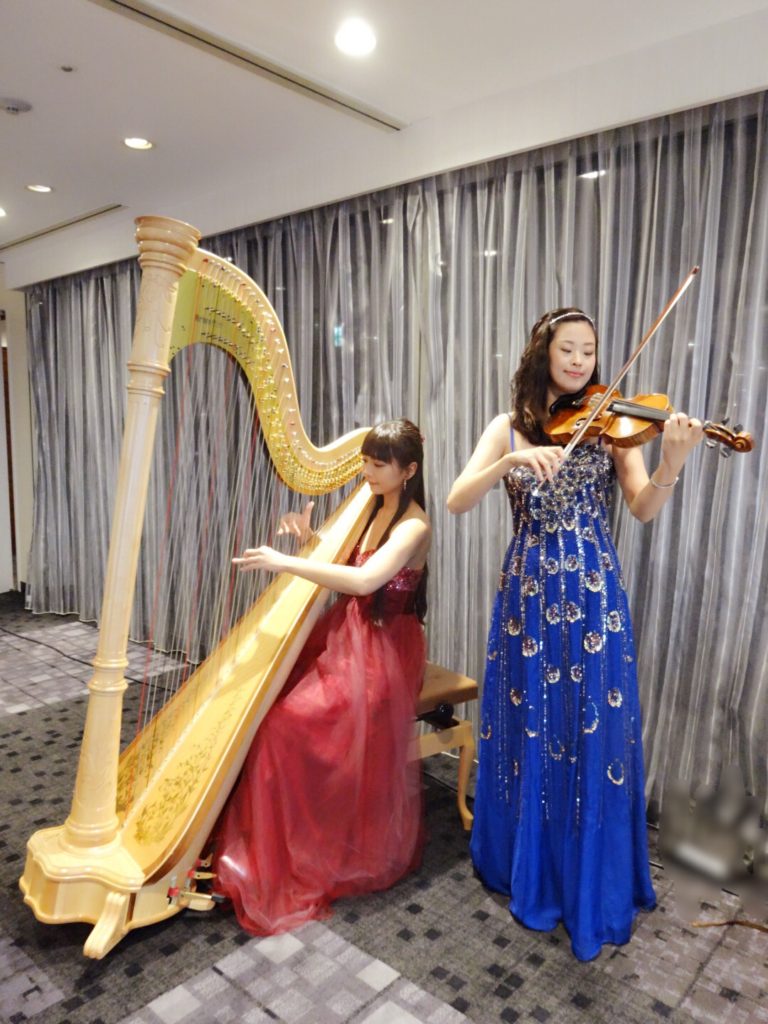 ハープとヴァイオリンの二重奏はパーティー演奏で人気があります