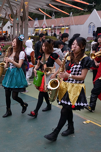 【事例】ハロウィンパレード演奏　西武園ゆうえんち２日間