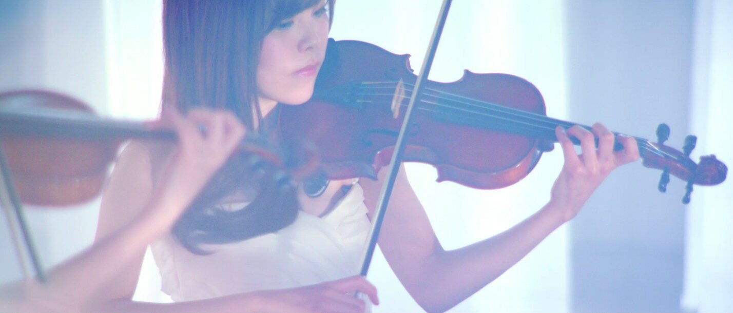 安室奈美恵さんのPV撮影に出演した美人演奏家