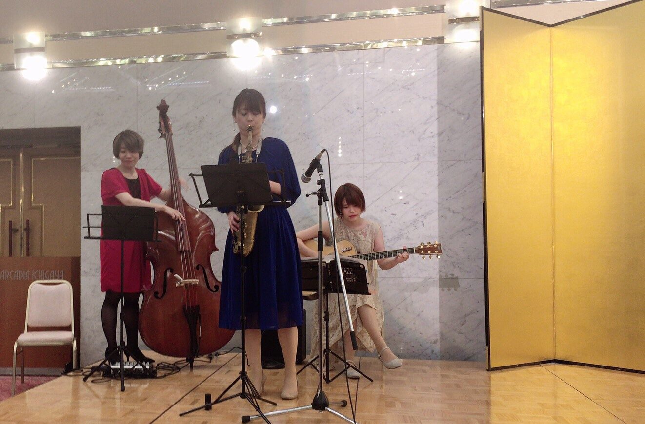 サックスの生演奏で人気があります