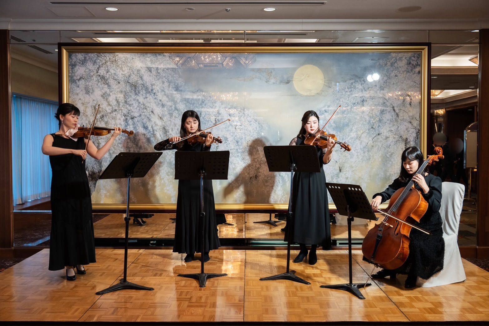 弦楽四重奏の生演奏は人気があります